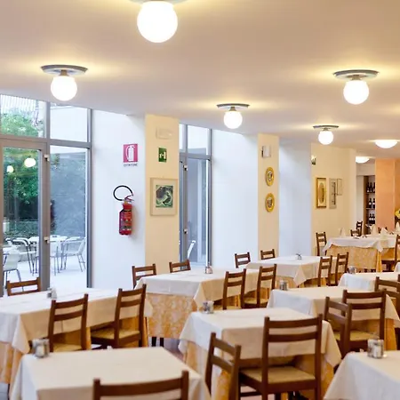 Hotel Idania 3*