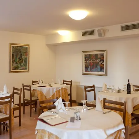 Idania Hotel