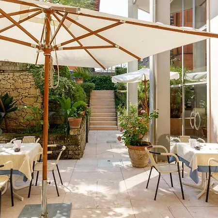 Hotel Idania